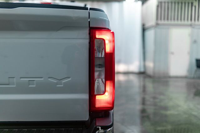 2023 Ford F-350 4x4 Crew Cab XLT FX4 BCam Red Deer AB