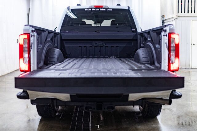 2023 Ford F-350 4x4 Crew Cab XLT FX4 BCam Red Deer AB