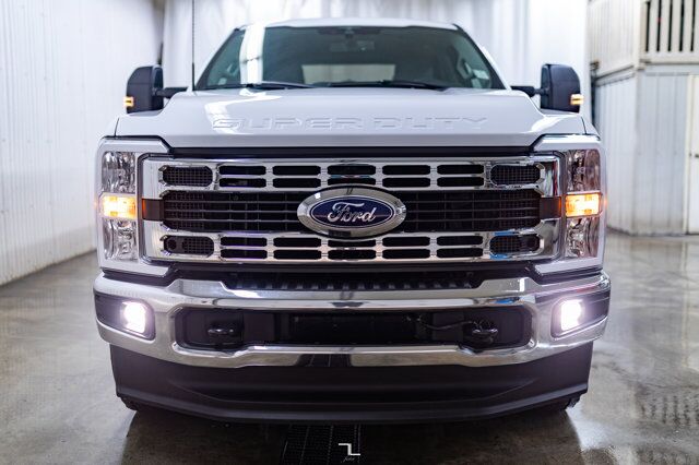 2023 Ford F-350 4x4 Crew Cab XLT FX4 BCam Red Deer AB