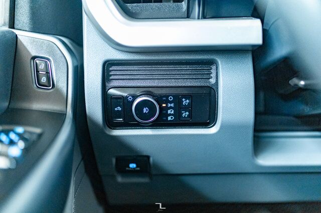 2023 Ford F-350 4x4 Crew Cab XLT FX4 BCam Red Deer AB