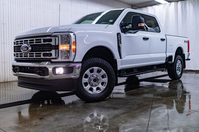 2023 Ford F-350 4x4 Crew Cab XLT FX4 BCam Red Deer AB
