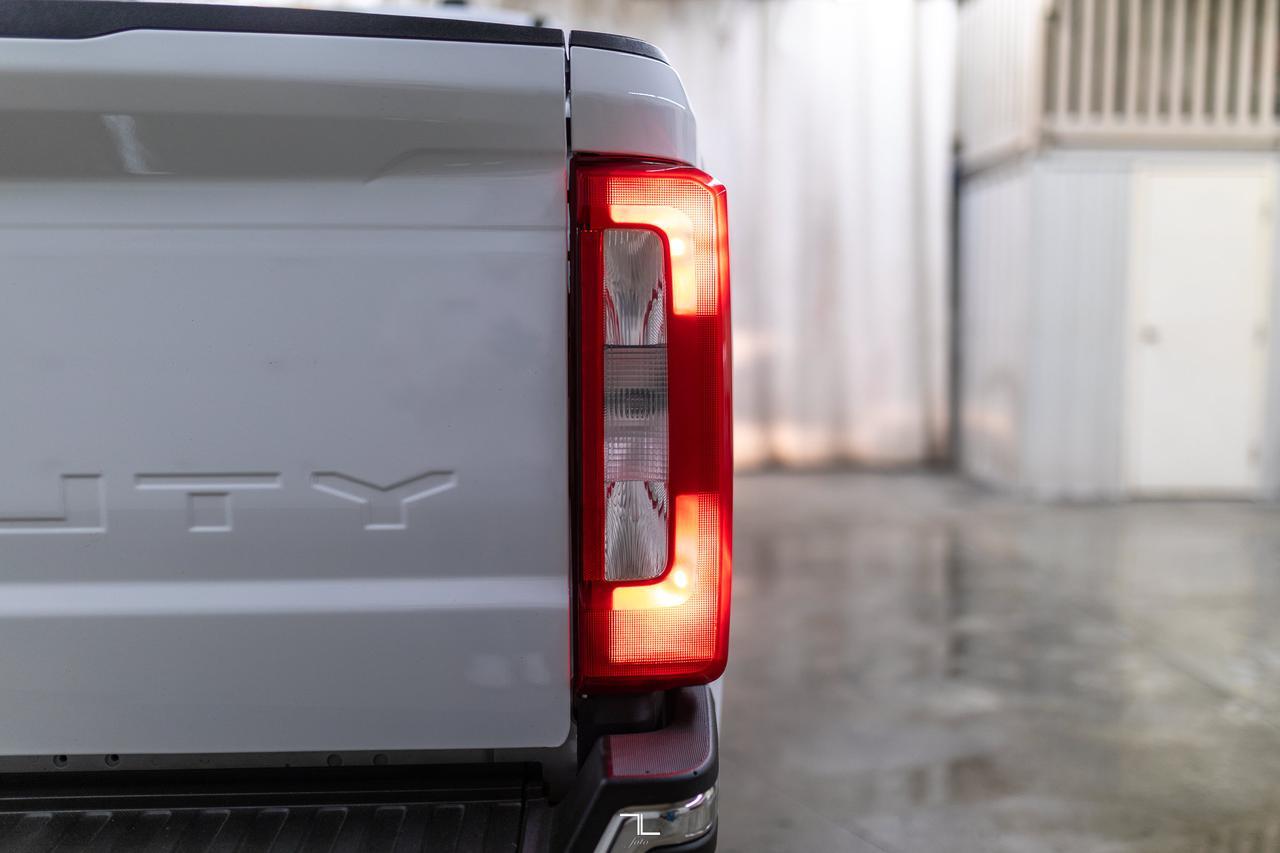 2023 Ford F-350 4x4 Crew Cab XLT FX4 Diesel PSeat BCam Red Deer AB