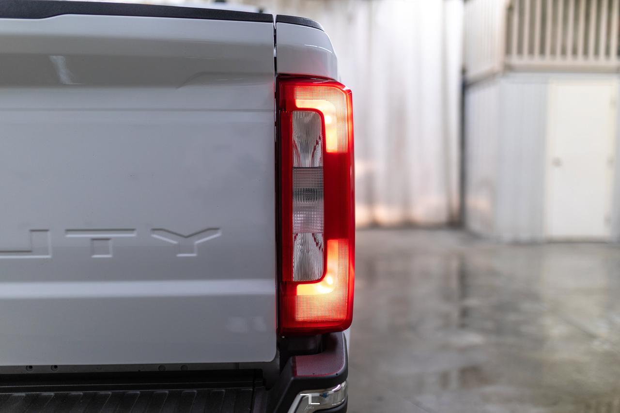 2023 Ford F-350 4x4 Crew Cab XLT FX4 Diesel PSeat BCam Red Deer AB