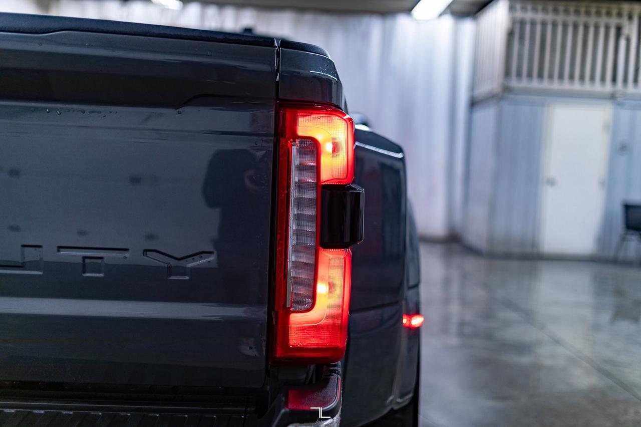 2023 Ford F-350 4x4 Crew Cab XLT FX4 Dually Diesel BCam Red Deer AB