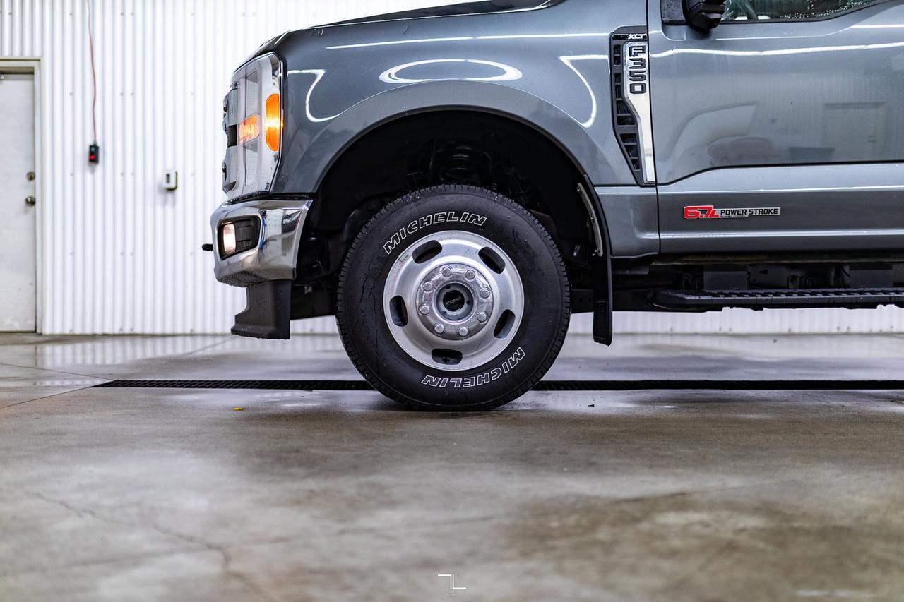 2023 Ford F-350 4x4 Crew Cab XLT FX4 Dually Diesel BCam Red Deer AB