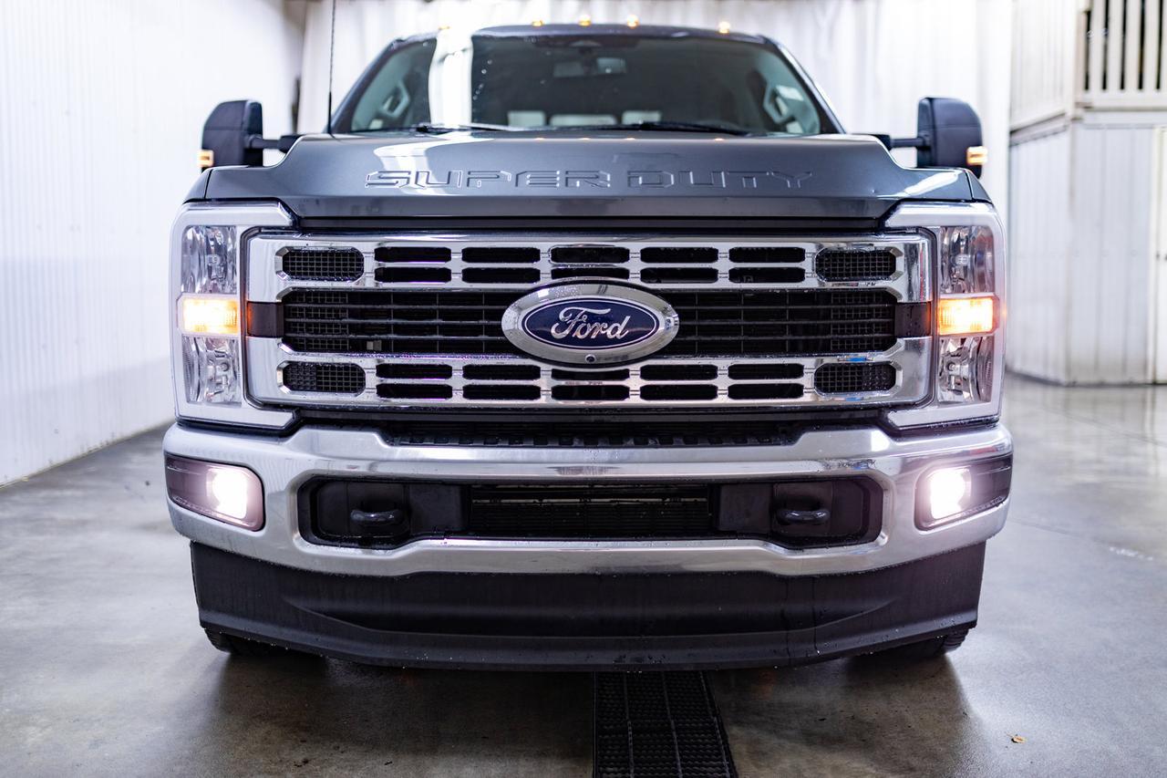 2023 Ford F-350 4x4 Crew Cab XLT FX4 Dually Diesel BCam Red Deer AB