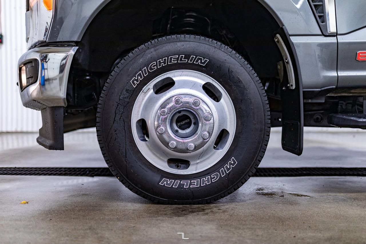 2023 Ford F-350 4x4 Crew Cab XLT FX4 Dually Diesel BCam Red Deer AB