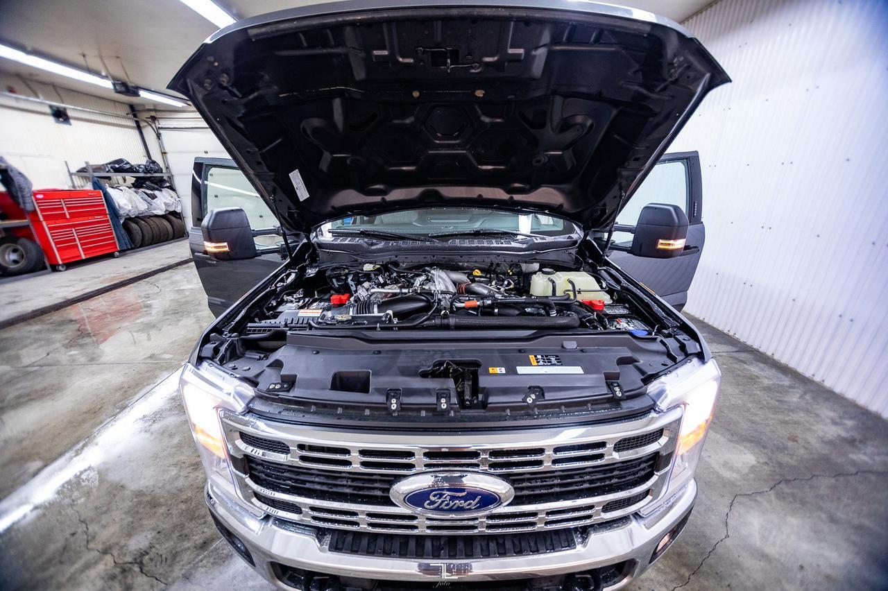 2023 Ford F-350 4x4 Crew Cab XLT FX4 Dually Diesel BCam Red Deer AB
