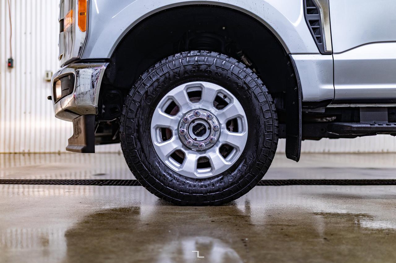 2023 Ford F-350 4x4 Crew Cab XLT FX4 Longbox PSeat BCam Red Deer AB