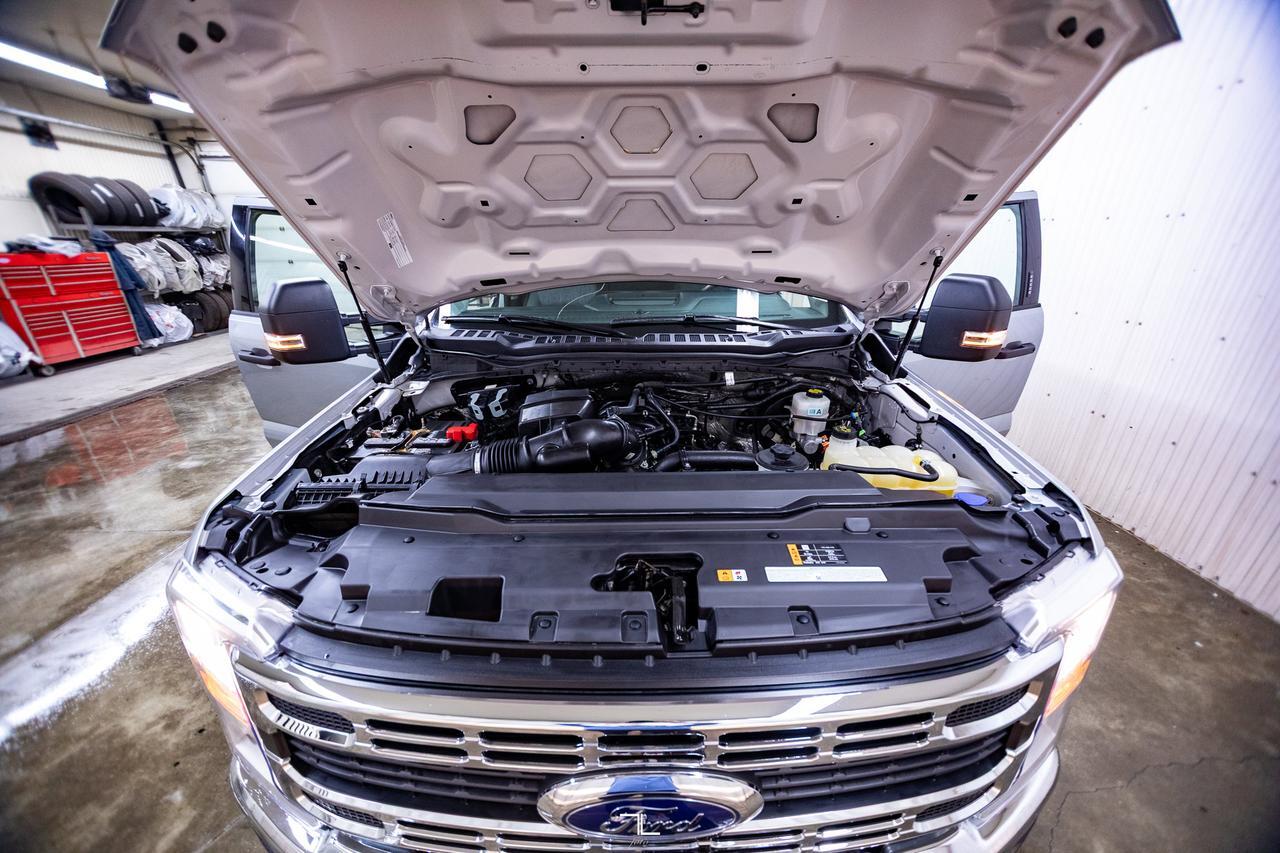 2023 Ford F-350 4x4 Crew Cab XLT FX4 Longbox PSeat BCam Red Deer AB