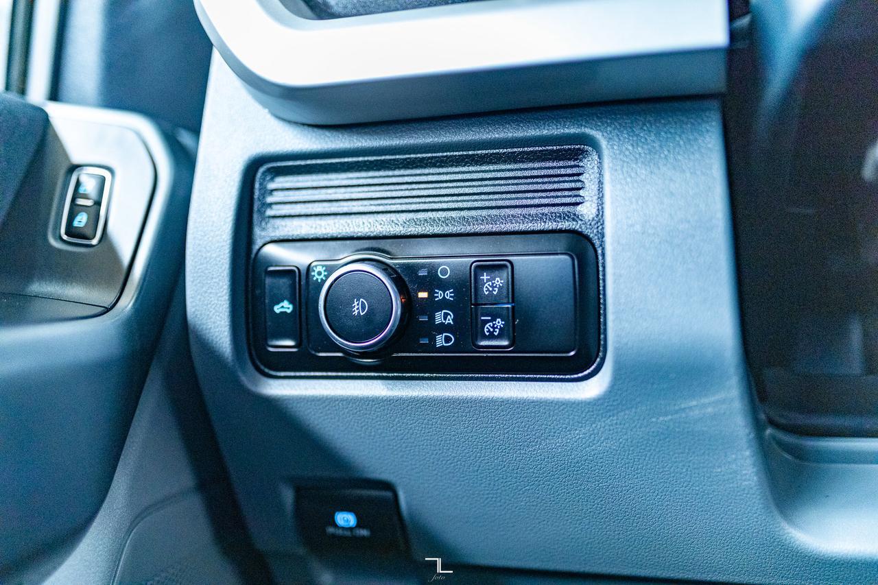 2023 Ford F-350 4x4 Crew Cab XLT FX4 Longbox PSeat BCam Red Deer AB