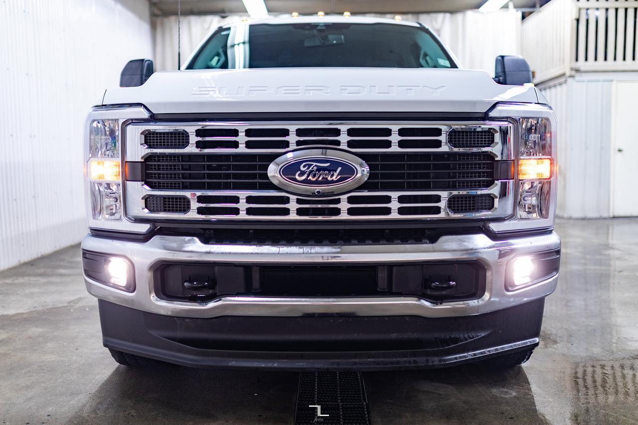 2023 Ford F-350 4x4 Crew Cab XLT FX4 Longbox PSeat BCam Red Deer AB