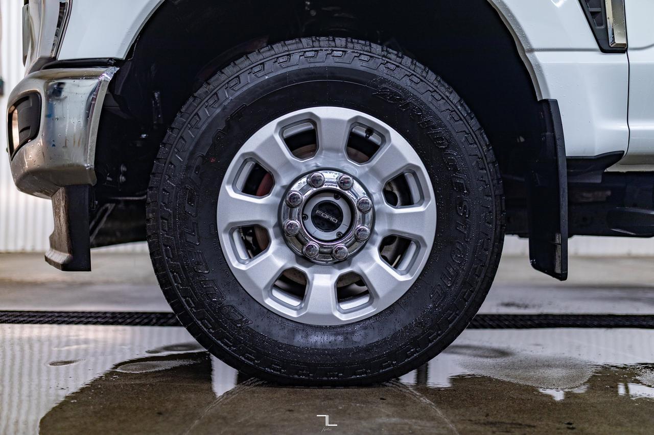 2023 Ford F-350 4x4 Crew Cab XLT FX4 Longbox PSeat BCam Red Deer AB