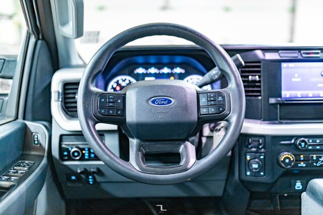 2023 Ford F-350 4x4 Crew Cab XLT FX4 Longbox Pseat BCam Red Deer AB