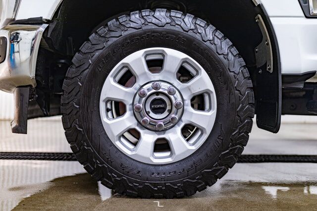 2023 Ford F-350 4x4 Crew Cab XLT FX4 Longbox Pseat BCam Red Deer AB