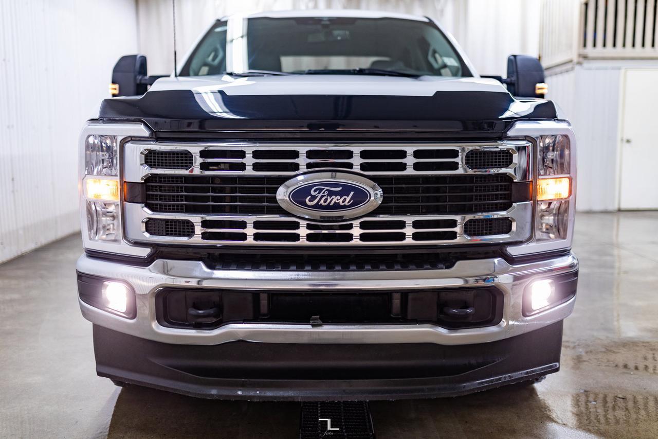 2023 Ford F-350 4x4 Crew Cab XLT FX4 Longbox Pseat BCam Red Deer AB