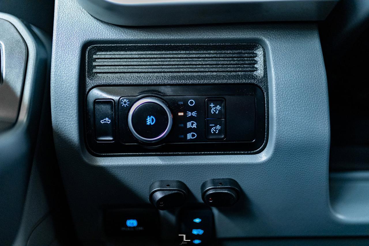 2023 Ford F-350 4x4 Crew Cab XLT FX4 Longbox Pseat BCam Red Deer AB