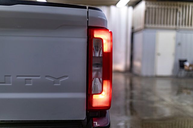 2023 Ford F-350 4x4 Crew Cab XLT FX4 Longbox Pseat BCam Red Deer AB