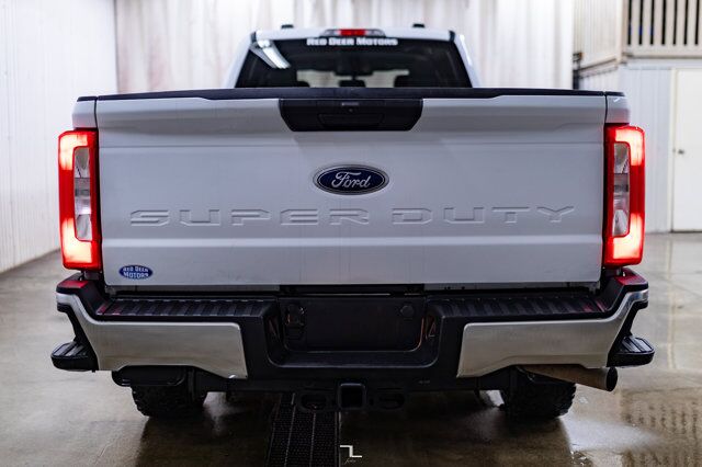 2023 Ford F-350 4x4 Crew Cab XLT FX4 Longbox Pseat BCam Red Deer AB