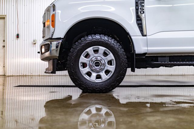 2023 Ford F-350 4x4 Crew Cab XLT FX4 Longbox Pseat BCam Red Deer AB