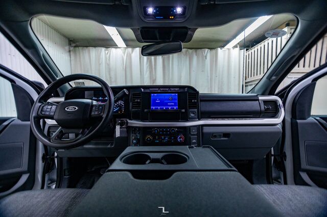 2023 Ford F-350 4x4 Crew Cab XLT FX4 Longbox Pseat BCam Red Deer AB