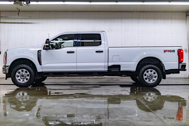 2023 Ford F-350 4x4 Crew Cab XLT FX4 Longbox Pseat BCam Red Deer AB