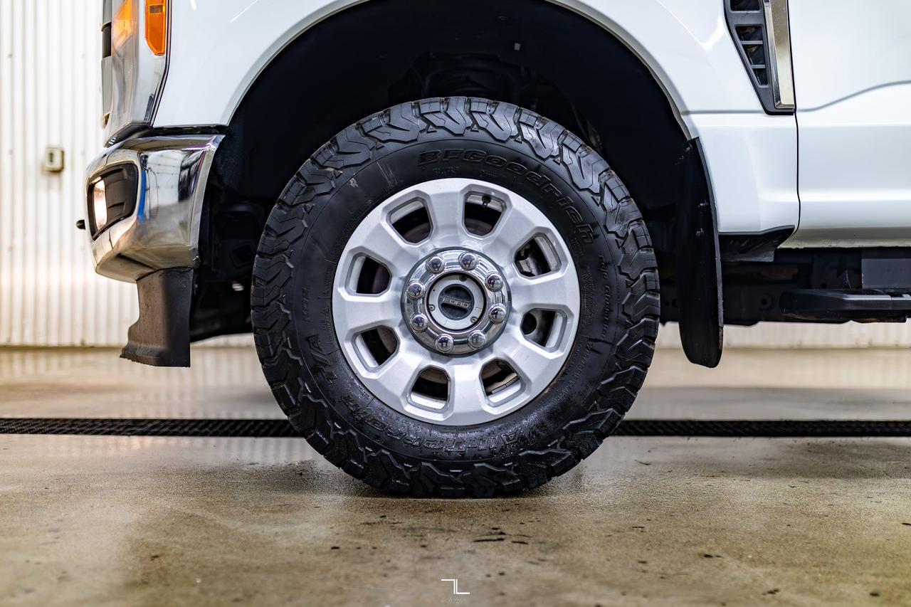 2023 Ford F-350 4x4 Crew Cab XLT FX4 PSeat BCam Red Deer AB