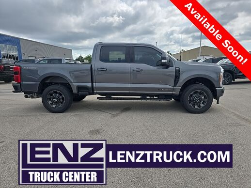 2023_Ford_F-350 Super Duty_4x4 Crew Cab Lariat SRW_ Fond du Lac WI