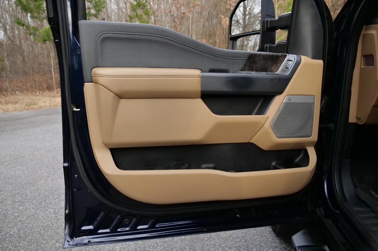 2023 Ford F-350SD Chassis LARIAT 4X4 / DRW / V8 Diesel / Cooled Seats! Lincolnton NC