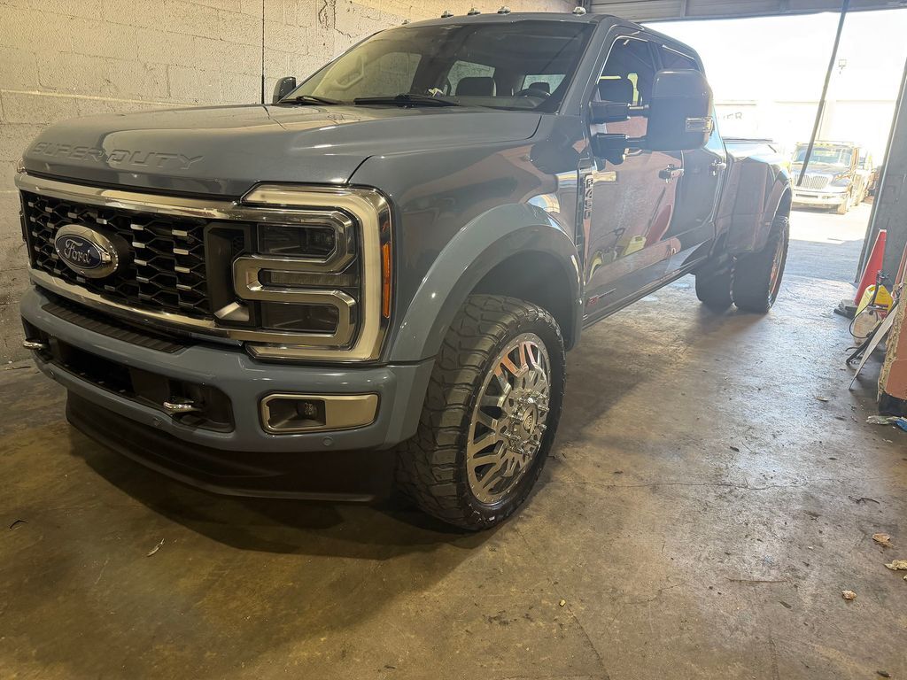 2023 Ford F-450SD Limited