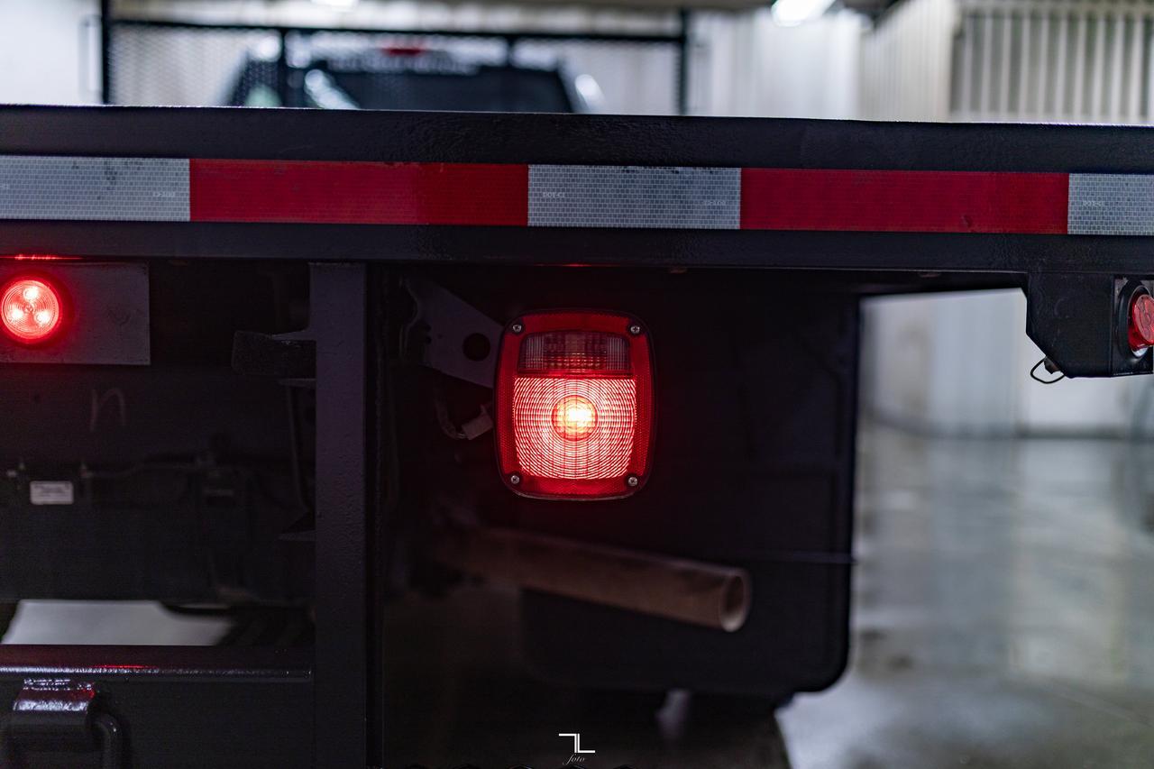 2023 Ford F-550 4x4 Crew Cab XL 12 Ft. Deck Diesel Red Deer AB