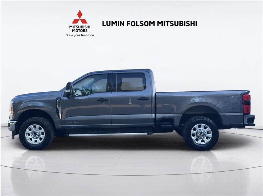 2023 Ford F350 Super Duty Crew Cab XLT Pickup 4D 6 3/4 ft