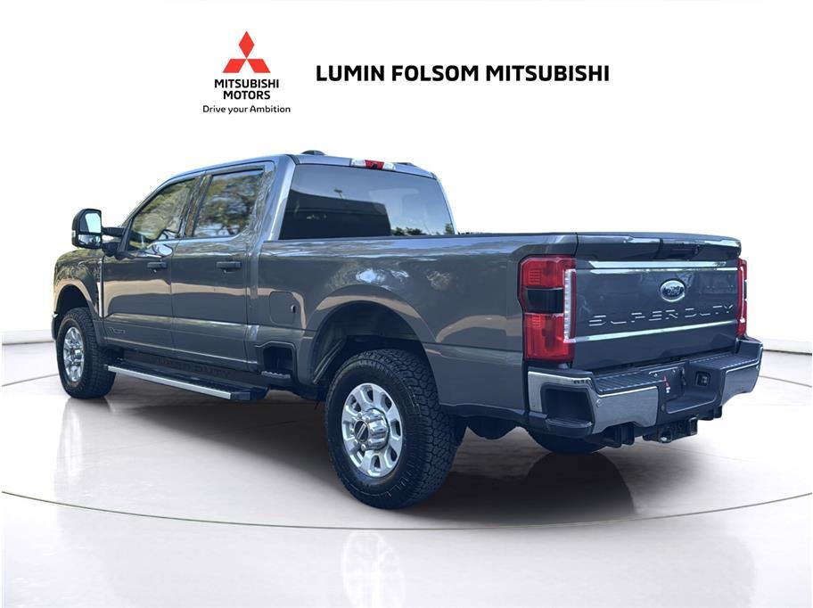 2023 Ford F350 Super Duty Crew Cab XLT Pickup 4D 6 3/4 ft