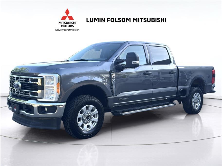 2023 Ford F350 Super Duty Crew Cab XLT Pickup 4D 6 3/4 ft
