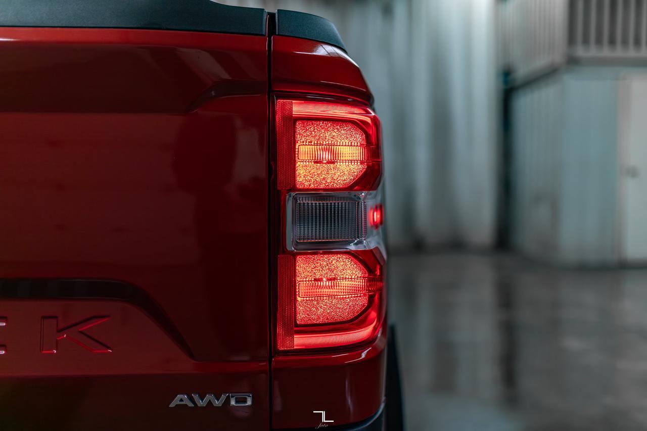 2023 Ford Maverick AWD Lariat Leather Nav BCam Red Deer AB