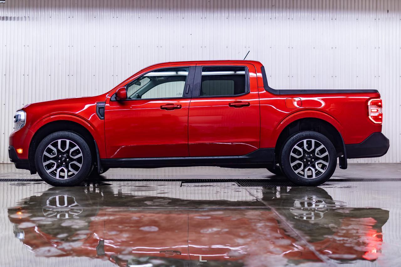 2023 Ford Maverick AWD Lariat Leather Nav BCam Red Deer AB