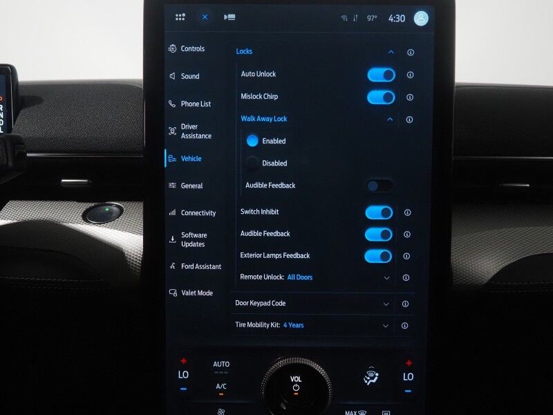 2023 Ford Mustang Mach-E Select *NAVIGATION, DIGITAL COCKPIT, SAFETY ALERTS, ADAPTIVE CRUISE, 360 VIEW CAMERAS, COLOR TOUCHSCREEN, KEYLESS ENTRY, WIRELESS CHARGING, APPLE CARPLAY Round Rock TX