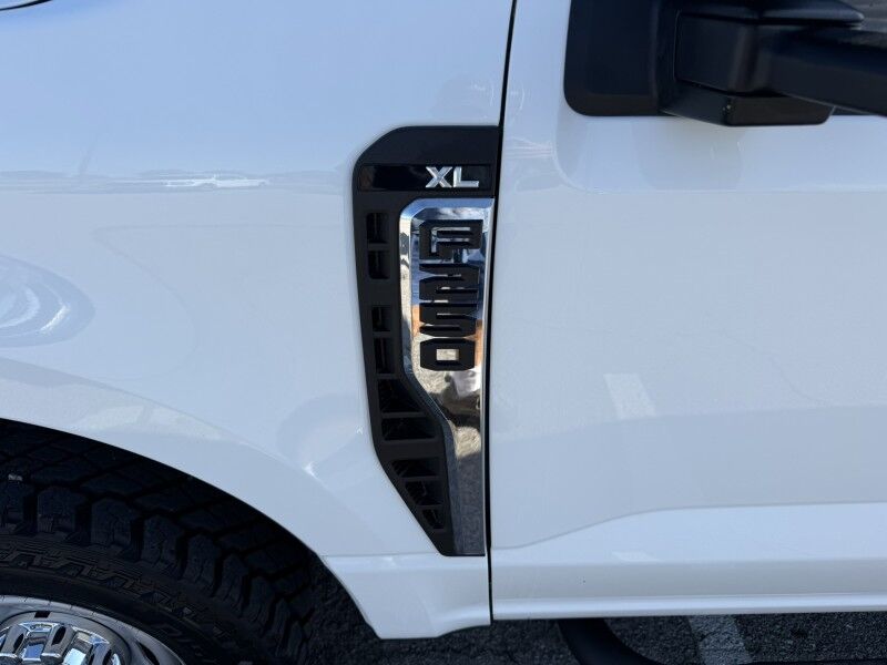 2023 Ford Super Crew F-250 6.8L V8 4x4 Utility XL Collinsville OK