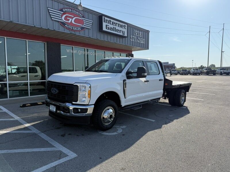 2023 Ford Super Crew F-350 DRW 4x4 6.8L V8 Flatbed