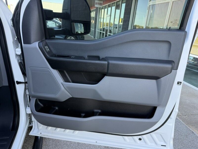 2023 Ford Super Crew F-350 DRW 7.3L 4x4 Utility 82k mi's XL Collinsville OK