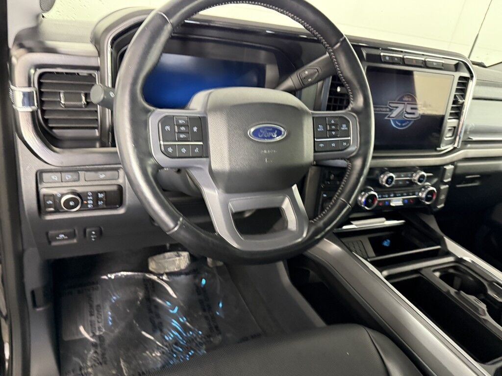 2023 Ford Super Duty F-250 LARIAT 4WD Crew Cab Diesel w/Long Bed Maumee OH