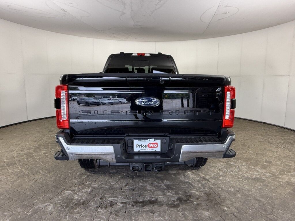 2023 Ford Super Duty F-250 LARIAT 4WD Crew Cab Diesel w/Long Bed Maumee OH