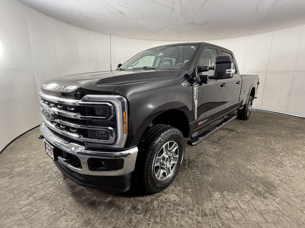 2023 Ford Super Duty F-250 LARIAT 4WD Crew Cab Diesel w/Long Bed Maumee OH