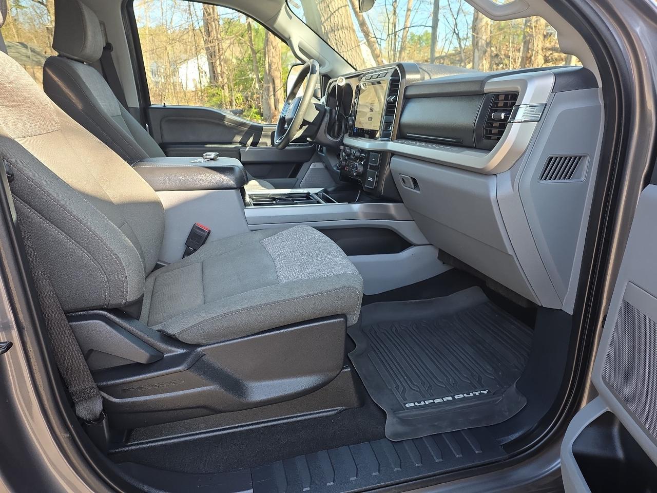 2023 Ford Super Duty F-250 SRW XLT Sand Lake NY