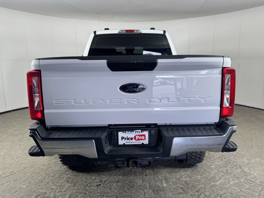 2023 Ford Super Duty F-250 XL 4WD Crew Cab Diesel Medium Bed w/FX4 Pkg Maumee OH