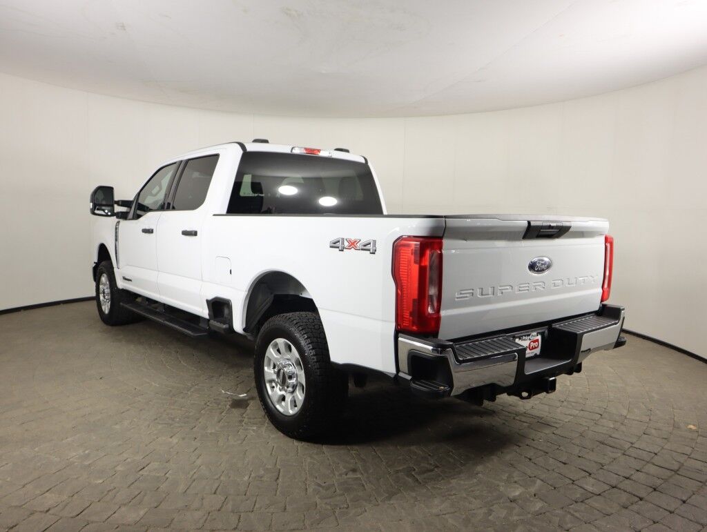 2023 Ford Super Duty F-250 XLT 4WD Crew Cab Diesel 8&apos; Box Maumee OH