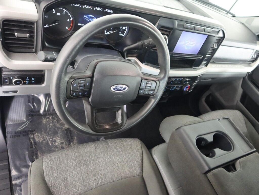 2023 Ford Super Duty F-250 XLT 4WD Crew Cab Diesel 8&apos; Box Maumee OH