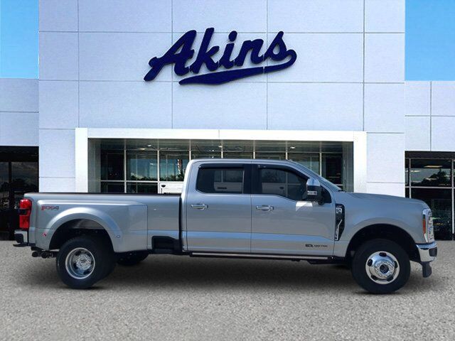 2023 Ford Super Duty F-350 DRW LARIAT