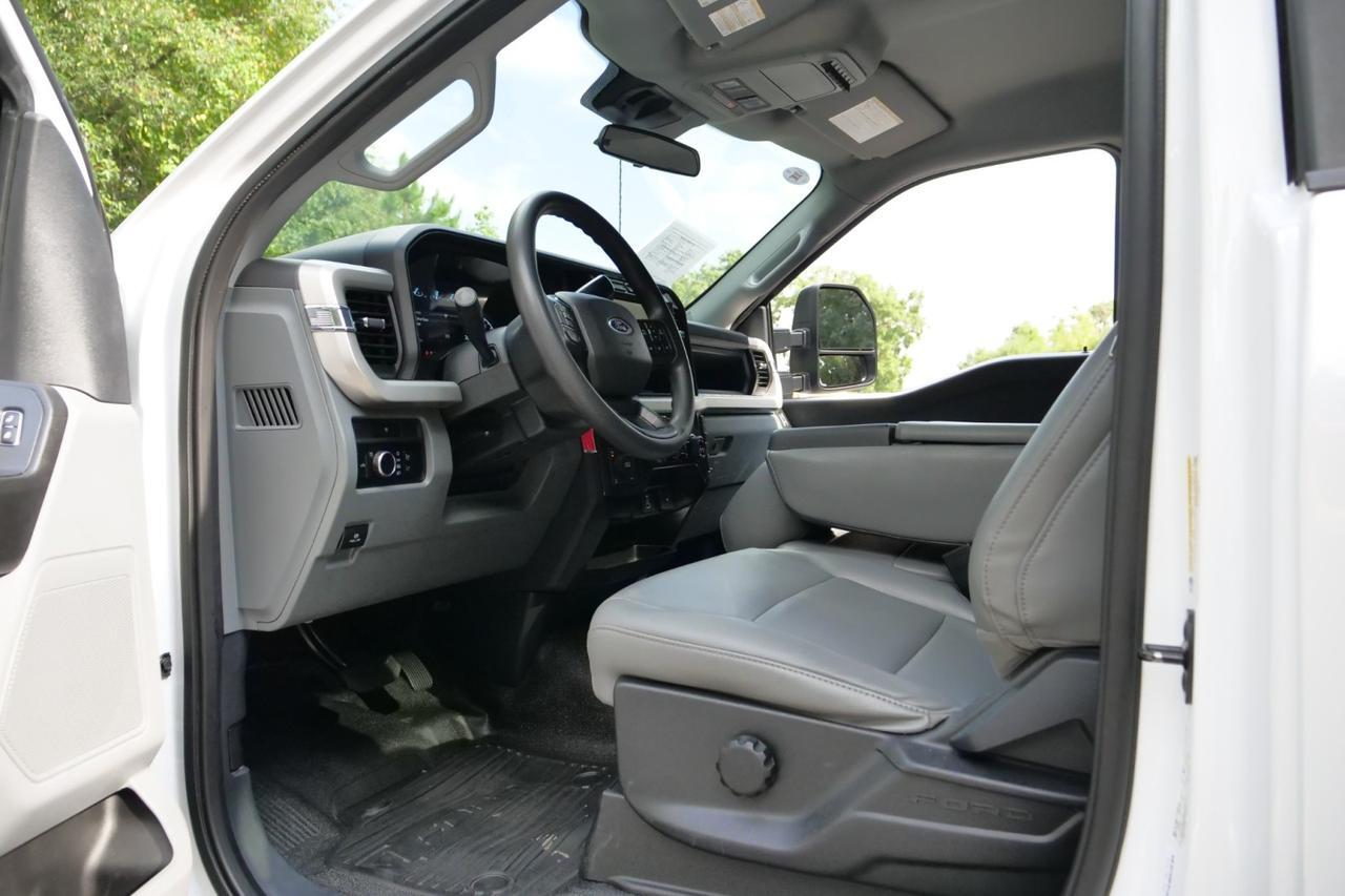 2023 Ford Super Duty F-350 XL 4X4 / 6.7L V8 Diesel / Tailgate Step! High Point NC