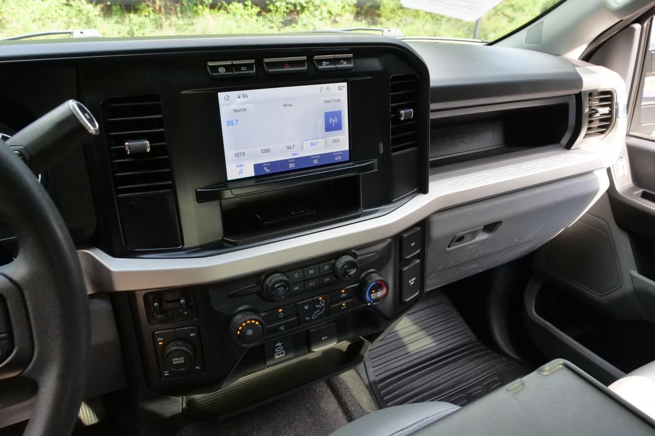 2023 Ford Super Duty F-350 XL 4X4 / 6.7L V8 Diesel / Tailgate Step! High Point NC